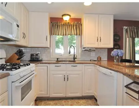 62 Warwick St, Woonsocket, RI 02895 photo 15