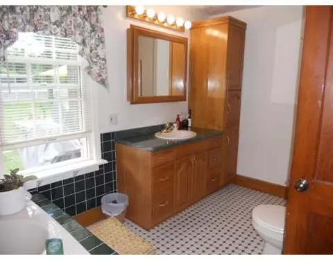 7 Laurel Ln, Warren, RI 02885 photo 10