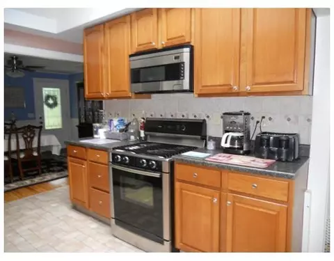 7 Laurel Ln, Warren, RI 02885 photo 3