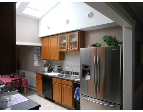 7 Laurel Ln, Warren, RI 02885 photo 2