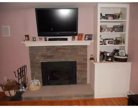7 Laurel Ln, Warren, RI 02885 photo 6