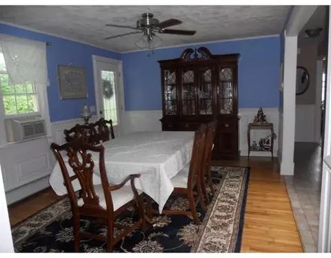 7 Laurel Ln, Warren, RI 02885 photo 5