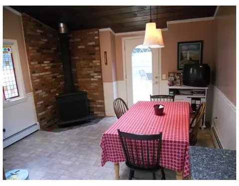 7 Laurel Ln, Warren, RI 02885 photo 4