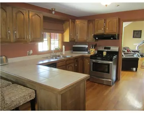 79 Tara Ln, Woonsocket, RI 02895 photo 9