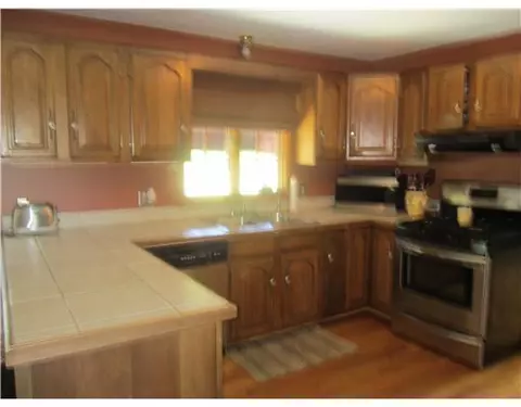 79 Tara Ln, Woonsocket, RI 02895 photo 10