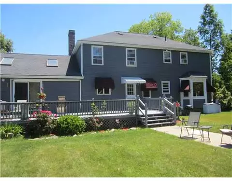 79 Tara Ln, Woonsocket, RI 02895 photo 2