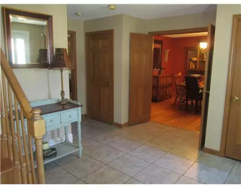 79 Tara Ln, Woonsocket, RI 02895 photo 8