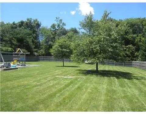 79 Tara Ln, Woonsocket, RI 02895 photo 4