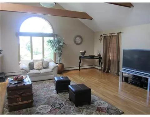 79 Tara Ln, Woonsocket, RI 02895 photo 5