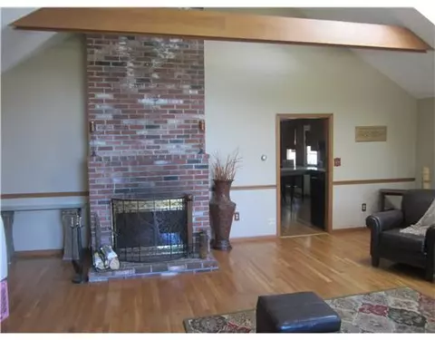 79 Tara Ln, Woonsocket, RI 02895 photo 7