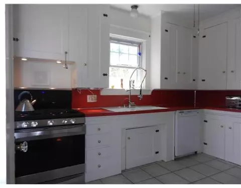 33 Potters Ave, Warwick, RI 02886 photo 2