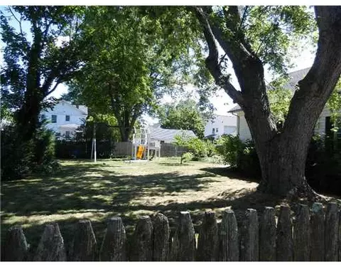 33 Potters Ave, Warwick, RI 02886 photo 13