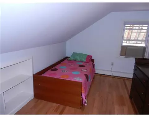 33 Potters Ave, Warwick, RI 02886 photo 9