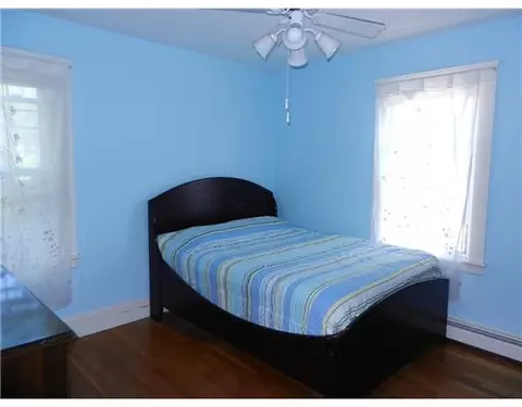 33 Potters Ave, Warwick, RI 02886 photo 3