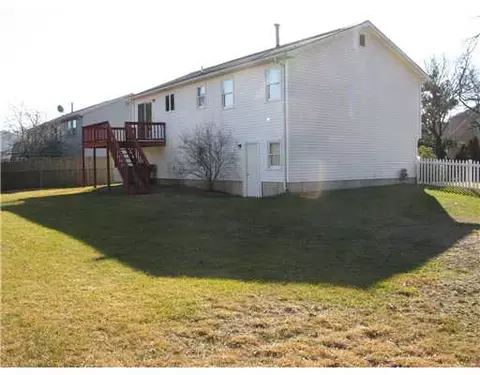 10 Wilde Field Dr, Warwick, RI 02889 photo 2