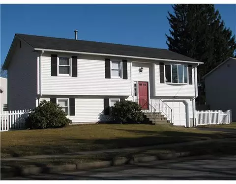 10 Wilde Field Dr, Warwick, RI 02889 photo 1