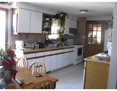 10 Hiram St, Fall River, MA 02724 photo 5