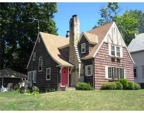 282 Gaskill St, Woonsocket, RI 02895 photo 1