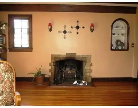 282 Gaskill St, Woonsocket, RI 02895 photo 4