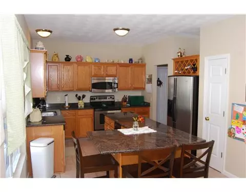 25 Ashbrook Dr, Cranston, RI 02921 photo 3