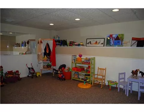 25 Ashbrook Dr, Cranston, RI 02921 photo 17