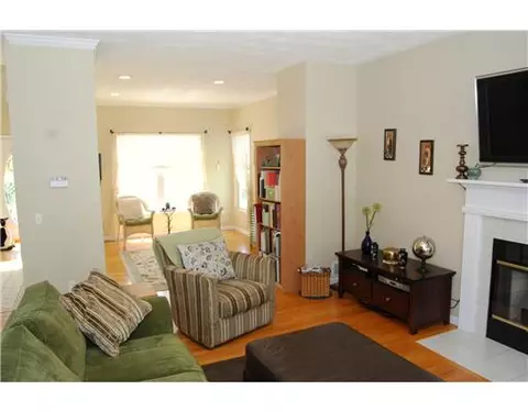 25 Ashbrook Dr, Cranston, RI 02921 photo 8
