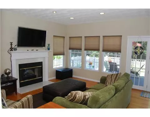 25 Ashbrook Dr, Cranston, RI 02921 photo 7