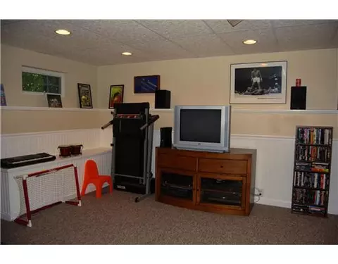 25 Ashbrook Dr, Cranston, RI 02921 photo 16