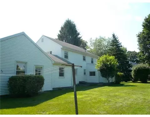 17 Rosemere Rd, Cumberland, RI 02864 photo 2