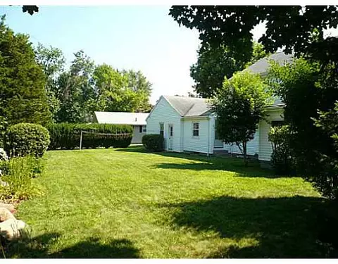 17 Rosemere Rd, Cumberland, RI 02864 photo 3