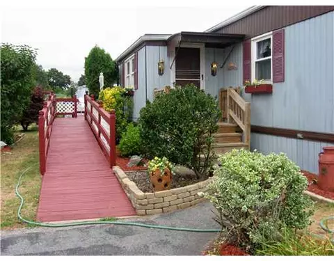 43 Timothy Dr, Pawtucket, RI 02703 photo 4