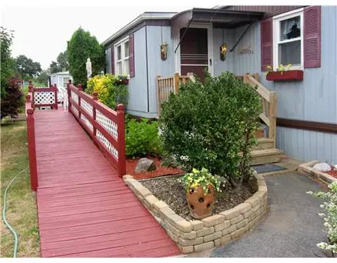 43 Timothy Dr, Pawtucket, RI 02703 photo 3