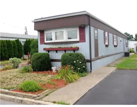 43 Timothy Dr, Pawtucket, RI 02703 photo 2
