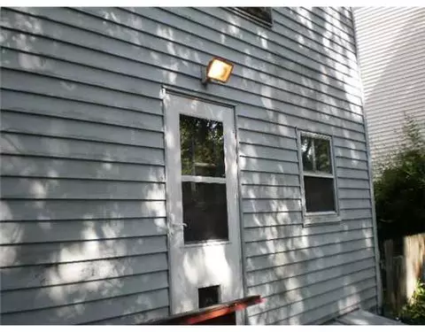 76 Uncas St, Warwick, RI 02889 photo 2