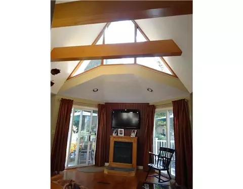 9 Tenth Ave, Warwick, RI 02886 photo 3