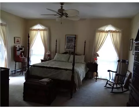 9 Tenth Ave, Warwick, RI 02886 photo 8