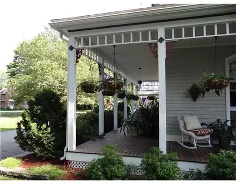 9 Tenth Ave, Warwick, RI 02886 photo 2