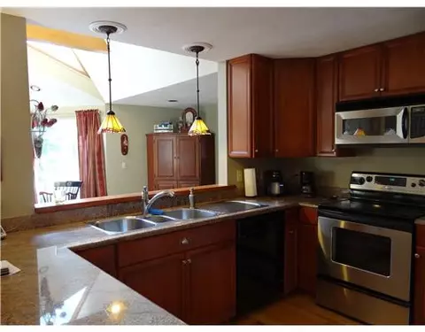 9 Tenth Ave, Warwick, RI 02886 photo 5