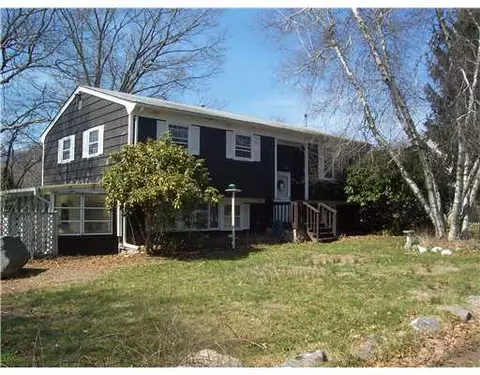 33 Cliff Rd, Warwick, RI 02889 photo 1