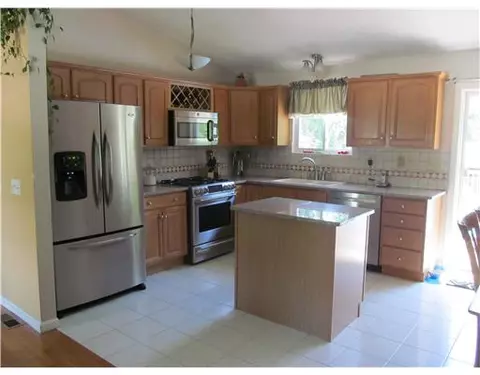 3 Boulder Dr, Coventry, RI 02816 photo 2