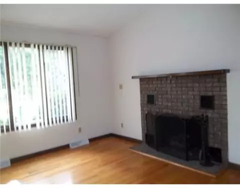 181 Corona St, Warwick, RI 02886 photo 3
