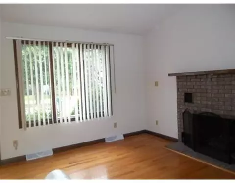 181 Corona St, Warwick, RI 02886 photo 4