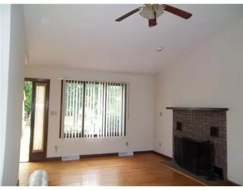 181 Corona St, Warwick, RI 02886 photo 2