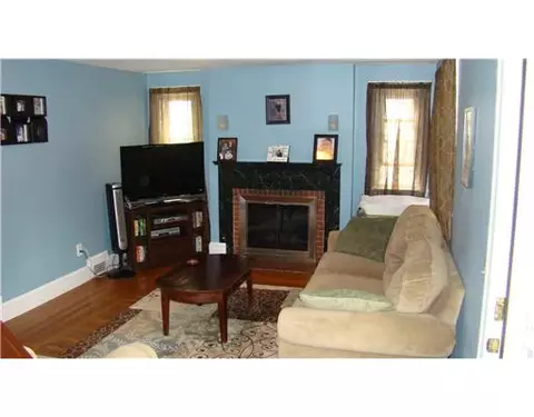 41 Macarthur Dr, Warwick, RI 02889 photo 2