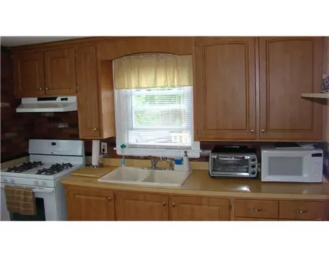 41 Macarthur Dr, Warwick, RI 02889 photo 4