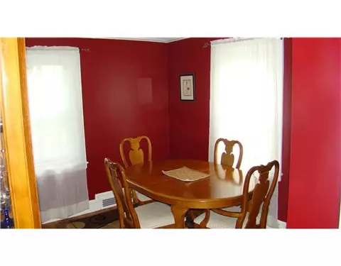 41 Macarthur Dr, Warwick, RI 02889 photo 3