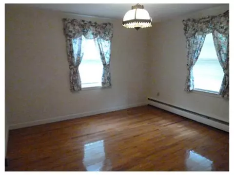 213 North St, Warwick, RI 02886 photo 8