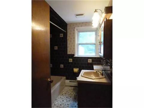 213 North St, Warwick, RI 02886 photo 9
