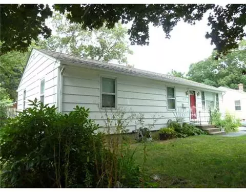 213 North St, Warwick, RI 02886 photo 2