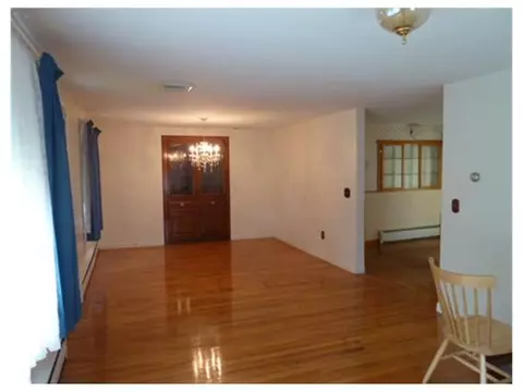 213 North St, Warwick, RI 02886 photo 4